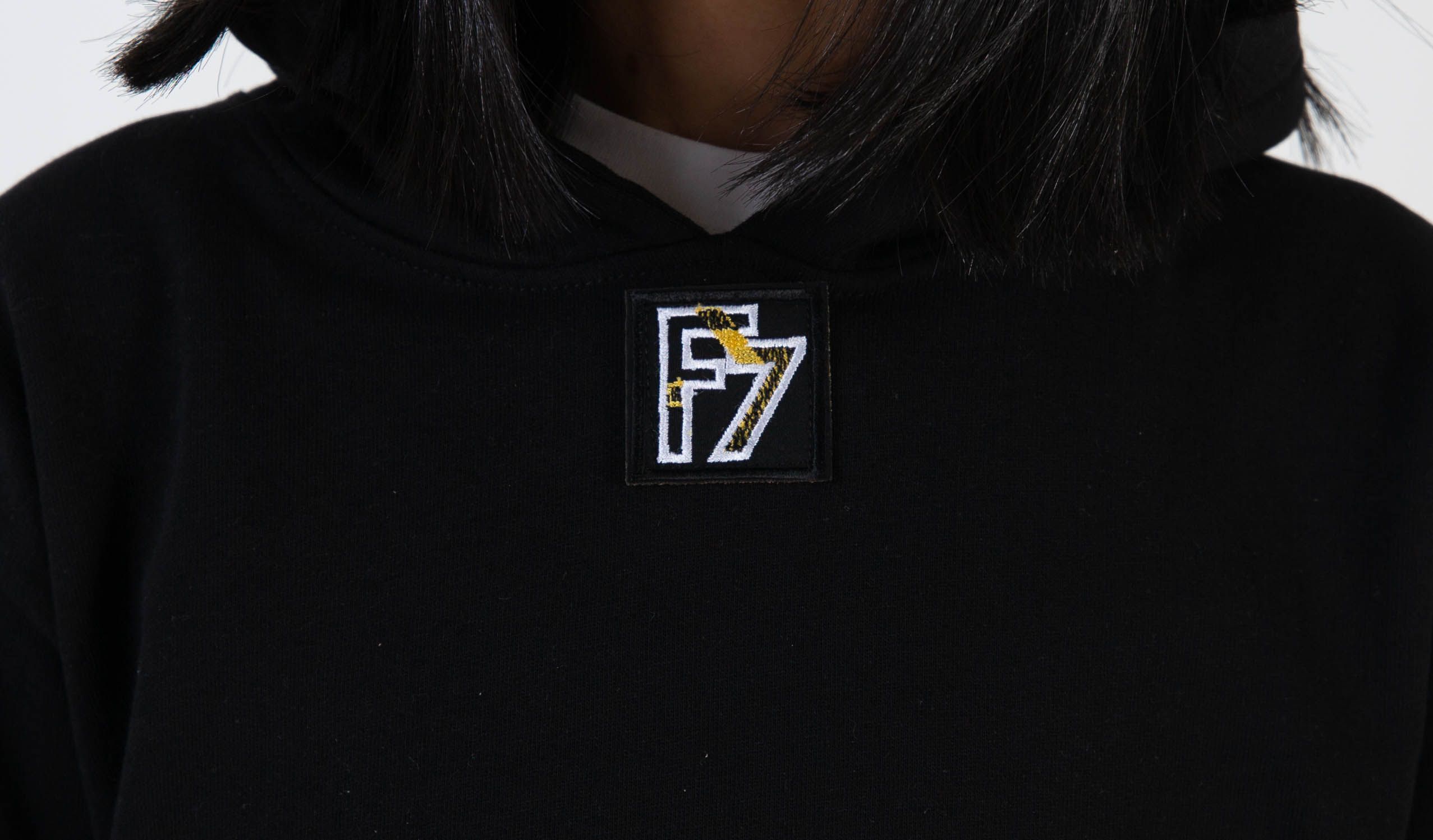 سيمبل سيتي كولكشن باللون الاصفر والاسود | اف7